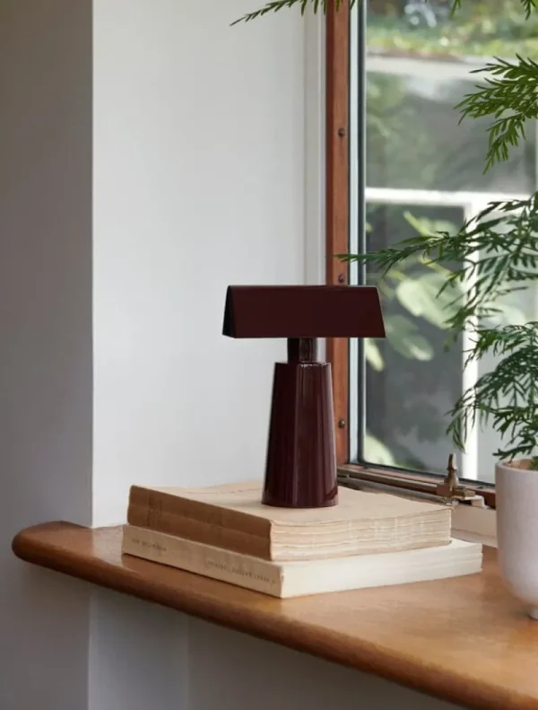 &Tradition Tischlampen | Tragbare Lampen-&Tradition Caret MF1 tragbare Tischleuchte, dunkles Burgunderrot