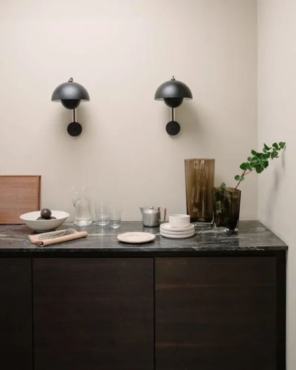 Fritz Hansen Wandleuchten-&Tradition Flowerpot VP8 Wandleuchte, Mattschwarz