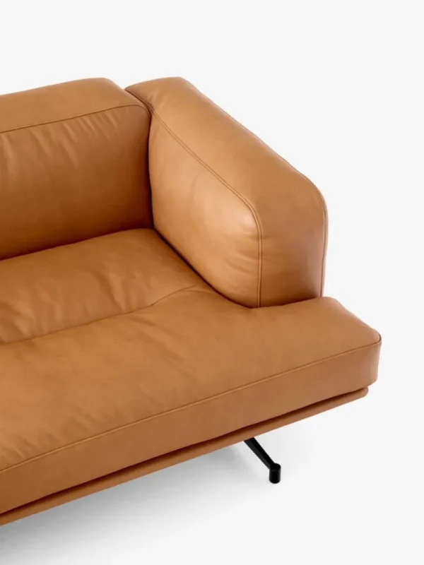 &Tradition Sofas Und Liegen-&Tradition Inland AV22 2-Sitzer-Sofa, schwarz - cognacbraunes Noble-Leder