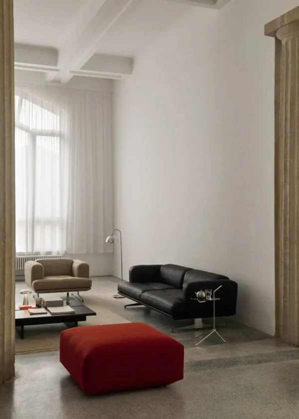 GUBI Tische-&Tradition Ita OS4 Couchtisch, 110 x 110 cm, dunkel gebeizte Eiche