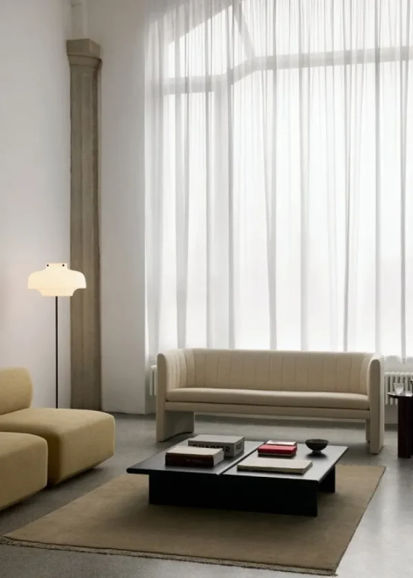 GUBI Tische-&Tradition Ita OS4 Couchtisch, 110 x 110 cm, dunkel gebeizte Eiche