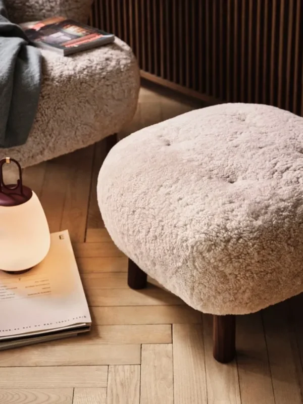 &Tradition Sitzgelegenheiten-&Tradition Little Petra ATD1 Pouf, Moonlight, Schaffell - Walnuss