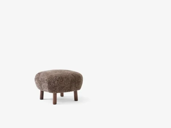 Fogia Sitzgelegenheiten-&Tradition Little Petra Loungesessel und Pouf, Sahara, Schafsfell – Nussbaum