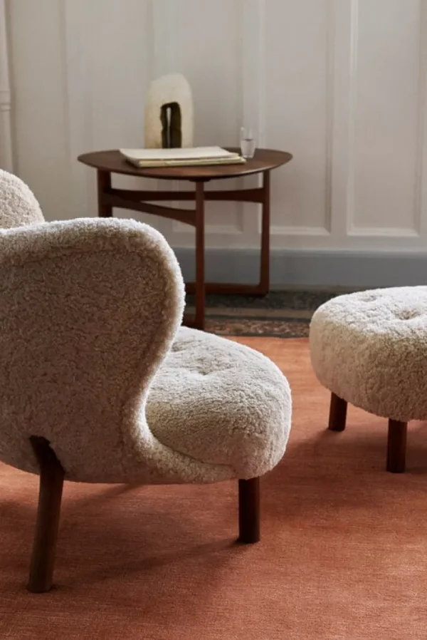 &Tradition Sitzgelegenheiten-&Tradition Little Petra ATD1 Pouf, Moonlight, Schaffell - Walnuss
