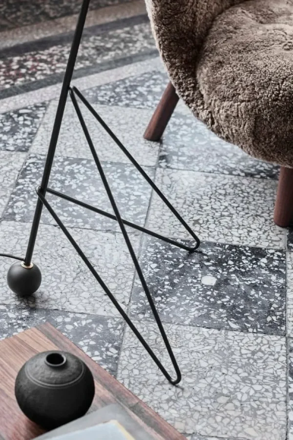 Tapio Anttila Collection Sofas Und Liegen-&Tradition Little Petra VB2 Sofa, Sahara, gelocktes Schafsfell - Eiche weiß
