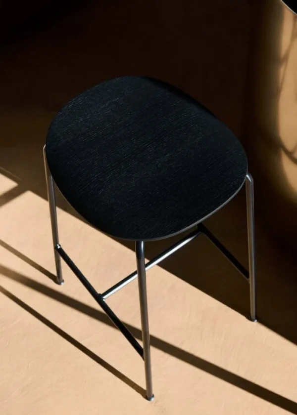 Vitra Sitzgelegenheiten-&Tradition Pavilion AV37 Barhocker, 68 cm, schwarz lackierte Eiche
