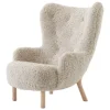 Fritz Hansen Sitzgelegenheiten-&Tradition Petra VB3 Loungesessel, Moonlight Schaffell - Eiche geölt