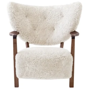 Normann Copenhagen Sitzgelegenheiten-&Tradition Wulff ATD2 Loungesessel, Moonlight-Schaffell - Walnuss