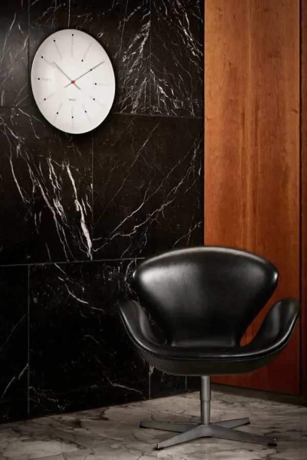 Arne Jacobsen Uhren-AJ Bankers Wanduhr, 48 cm, Weiß