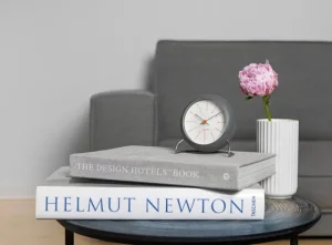 Stelton Uhren-Arne Jacobsen AJ Bankers Tischuhr mit Wecker, Dunkelgrau