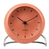 Arne Jacobsen Uhren-AJ City Hall Tischuhr mit Wecker, blasses Orange