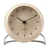 Arne Jacobsen Uhren-AJ City Hall Tischuhr mit Wecker, sandbeige