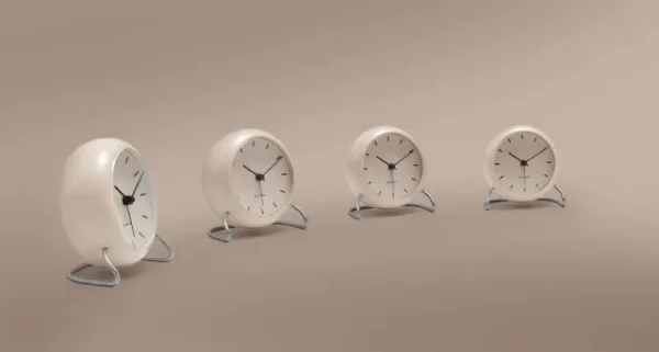 Arne Jacobsen Uhren-AJ City Hall Tischuhr mit Wecker, sandbeige