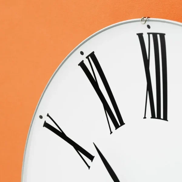 HAY Uhren-Arne Jacobsen AJ Roman Wanduhr, 29 cm