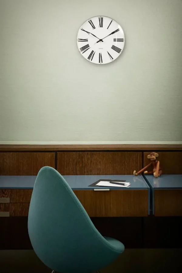 HAY Uhren-Arne Jacobsen AJ Roman Wanduhr, 29 cm