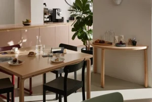 New Works Tische-Artek Aalto 84 Tisch, 120 x 120 cm, Birke