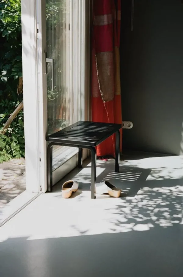 Muuto Sitzgelegenheiten-Artek Aalto Bank 153B, schwarz