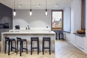 Artek Sitzgelegenheiten-Aalto Hochstuhl K65, schwarz
