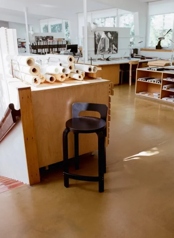 Artek Sitzgelegenheiten-Aalto Hochstuhl K65, schwarz