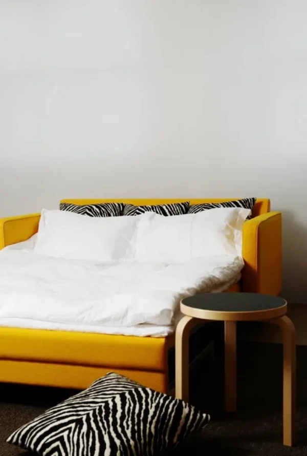 Muuto Sitzgelegenheiten-Artek Aalto Hocker 60, schwarzes Linoleum - Birke
