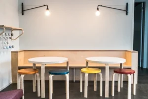 HAY Sitzgelegenheiten-Artek Aalto Hocker E60, blau/Birke