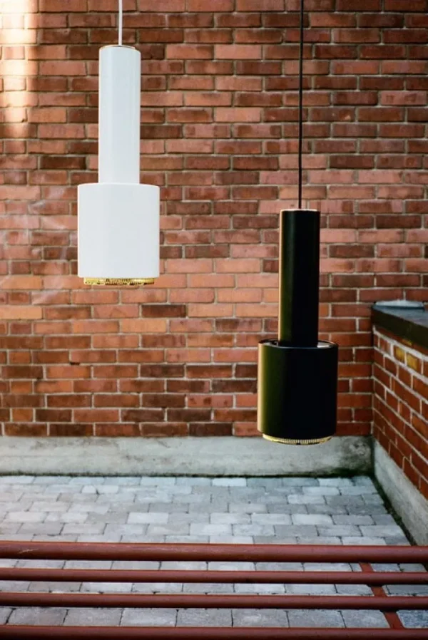 Muuto Deckenleuchten-Artek Aalto Pendelleuchte A110 „Hand Grenade“, weiß