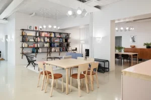 Frandsen Deckenleuchten-Artek Aalto Pendelleuchte A338 „Bilberry“, weiß
