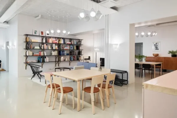 Frandsen Deckenleuchten-Artek Aalto Pendelleuchte A338 „Bilberry“, weiß