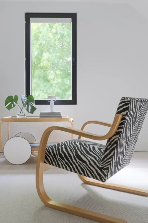 HAY Sitzgelegenheiten-Artek Aalto Sessel 402, Honigfarben gebeizt - Zebra
