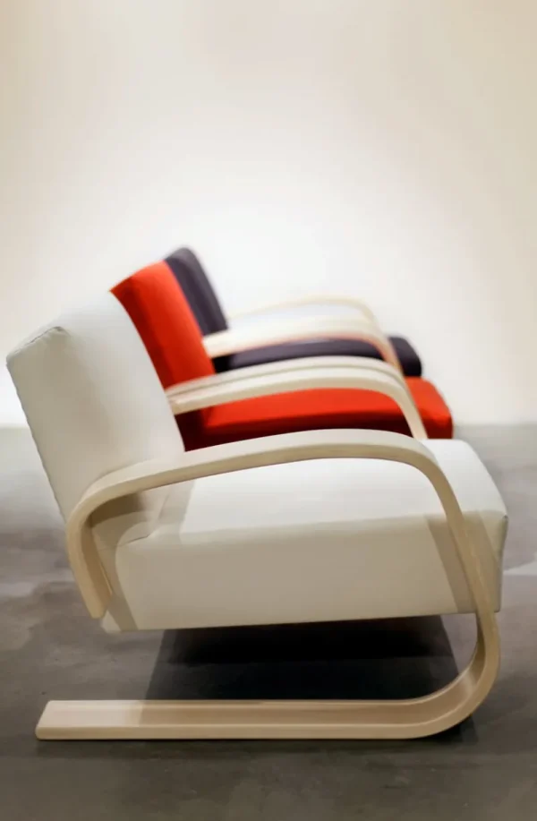 Artek Sitzgelegenheiten-Aalto Sessel 400 „Tank“, Birke - weiß Hallingdal 100