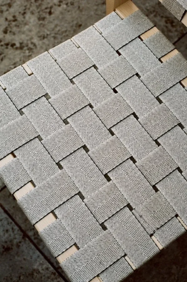 Vitra Sitzgelegenheiten-Artek Aalto Stuhl 611, Birke/naturfarben-schwarzes Gurtband