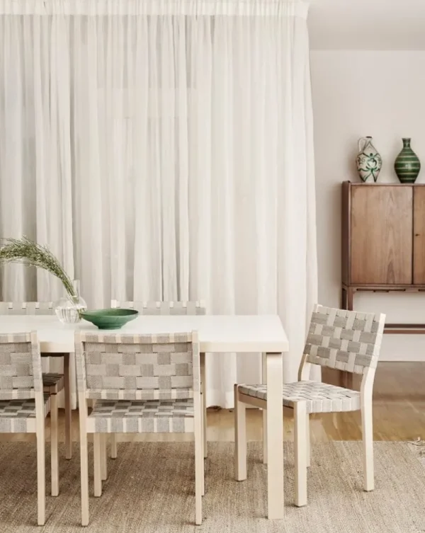 Vitra Sitzgelegenheiten-Artek Aalto Stuhl 611, Birke/naturfarben-schwarzes Gurtband