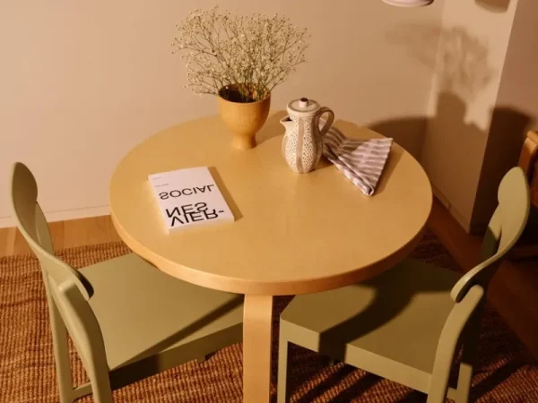 Fritz Hansen Tische-Artek Aalto Tisch 90A, Birke