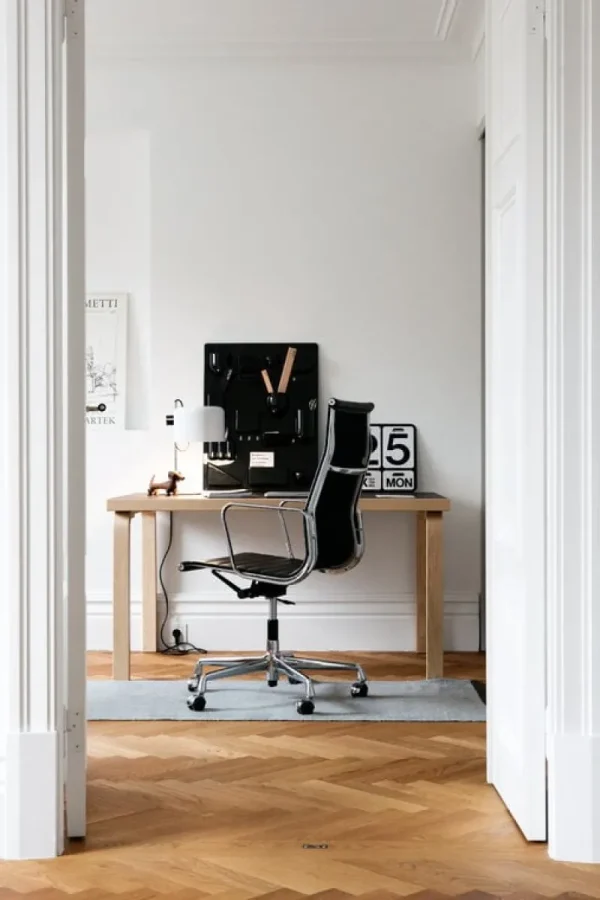 TIPTOE Tische-Artek Aalto Tisch 80A, Birke - Linoleum schwarz