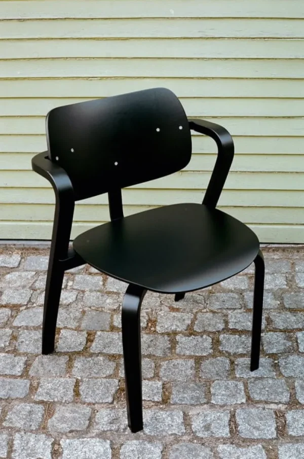 Vitra Sitzgelegenheiten-Artek Aslak Stuhl, Schwarz