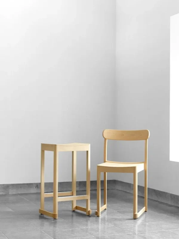 Artek Sitzgelegenheiten-Atelier Barhocker, 65 cm, Schwarz