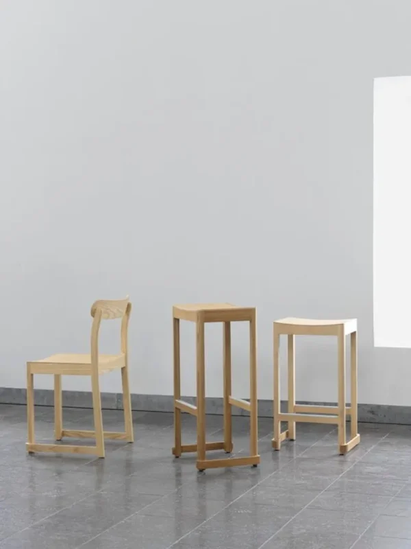 Artek Sitzgelegenheiten-Atelier Barhocker, 65 cm, Schwarz