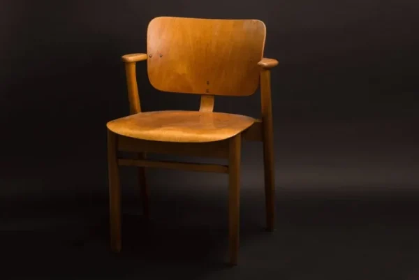 Vitra Sitzgelegenheiten-Artek Domus Stuhl, honigfarben gebeizt