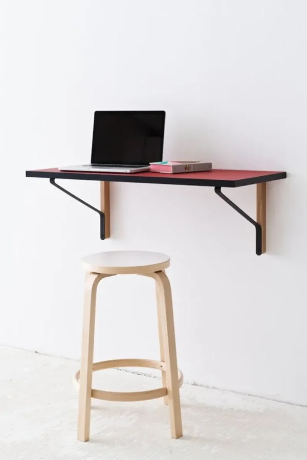 Artek Schreibtische Und Raumtrenner | Tische^Kaari REB 006 Wandkonsole, blau/rot/schwarz