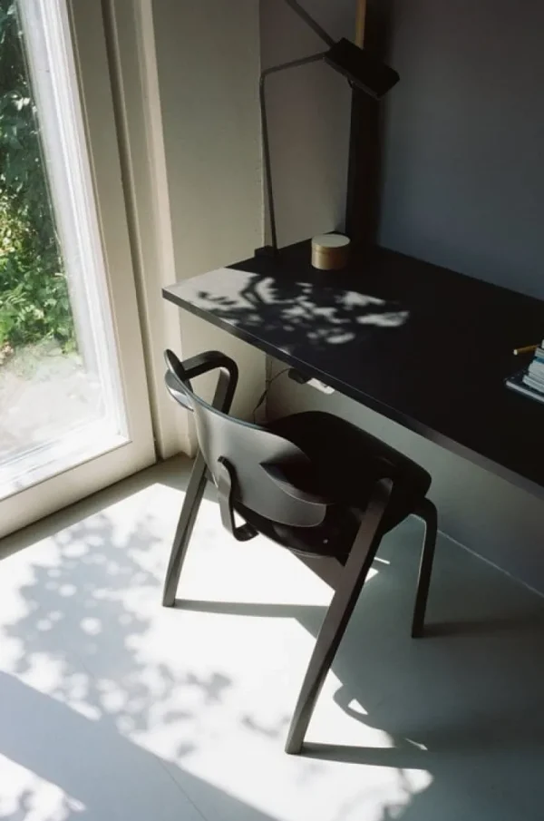 Artek Schreibtische Und Raumtrenner | Tische^Kaari REB 006 Wandkonsole, schwarz/Eiche