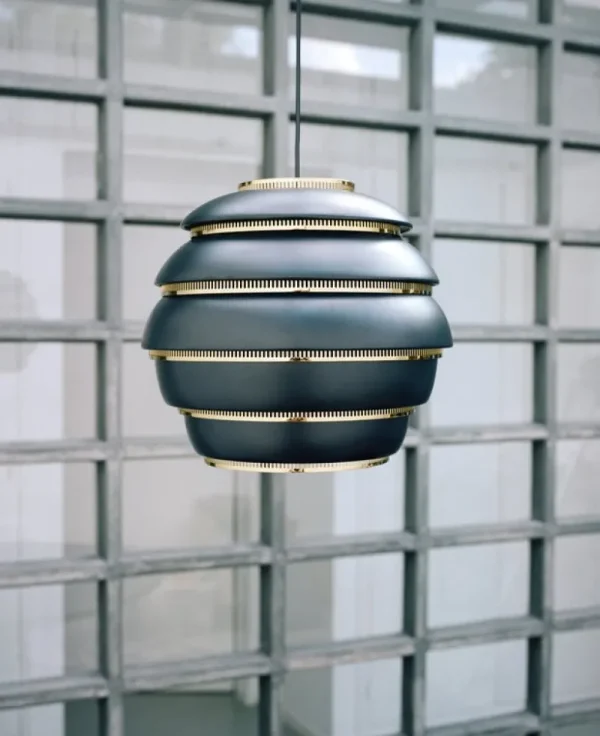 Muuto Deckenleuchten-Artek Pendelleuchte Aalto A331 „Beehive“, schwarz – Messing