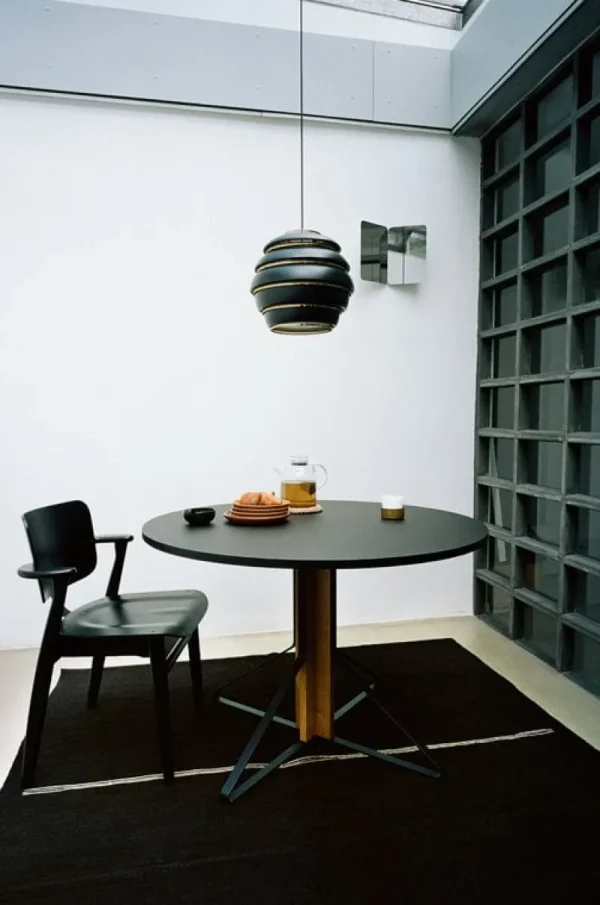 Muuto Deckenleuchten-Artek Pendelleuchte Aalto A331 „Beehive“, schwarz – Messing