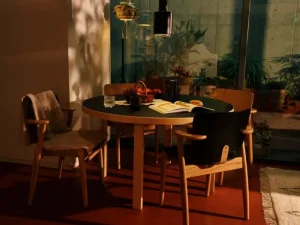 HAY Sitzgelegenheiten-Artek Stuhl Domus, Eiche lackiert