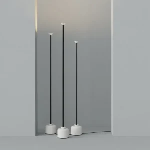 GUBI Stehleuchten-Astep Model 1095 Stehleuchte, 185 cm, Schwarz - Weiß