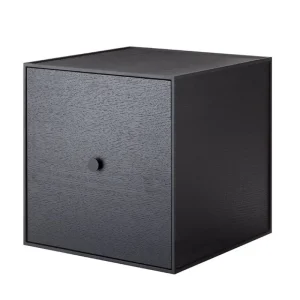 Audo Copenhagen Aufbewahrungsmöbel-Box Frame 35 mit Tür, Esche schwarz gebeizt