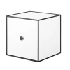 Audo Copenhagen Aufbewahrungsmöbel-Box Frame 28 mit Tür, weiß