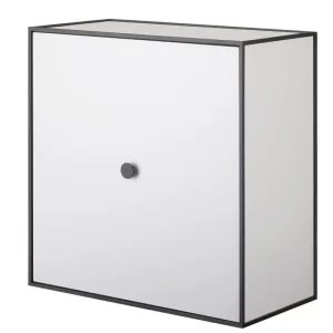 Audo Copenhagen Aufbewahrungsmöbel-Box Frame 42 mit Tür, hellgrau