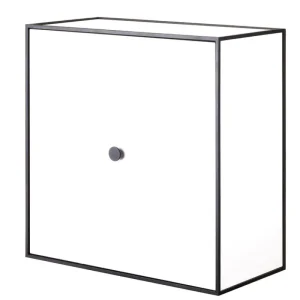 Audo Copenhagen Aufbewahrungsmöbel-Box Frame 42 mit Tür, weiß