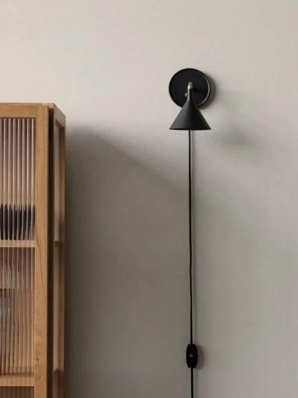 Anglepoise Wandleuchten-Audo Copenhagen Cast Sconce Wandleuchte, dimmbar, Schwarz - Messing