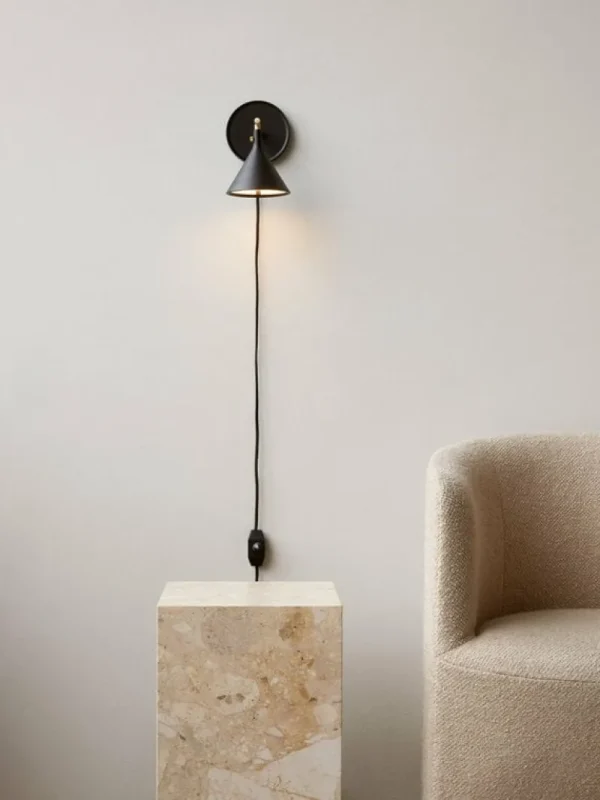 Anglepoise Wandleuchten-Audo Copenhagen Cast Sconce Wandleuchte, dimmbar, Schwarz - Messing